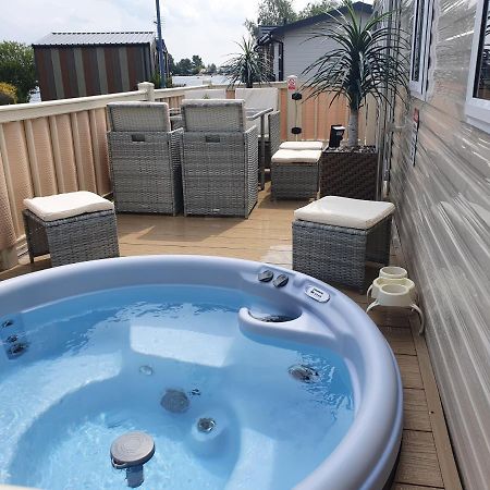 Relaxing Breaks With Hot Tub At Tattershal Lakes 3 Bedroom Tattershall Bagian luar foto