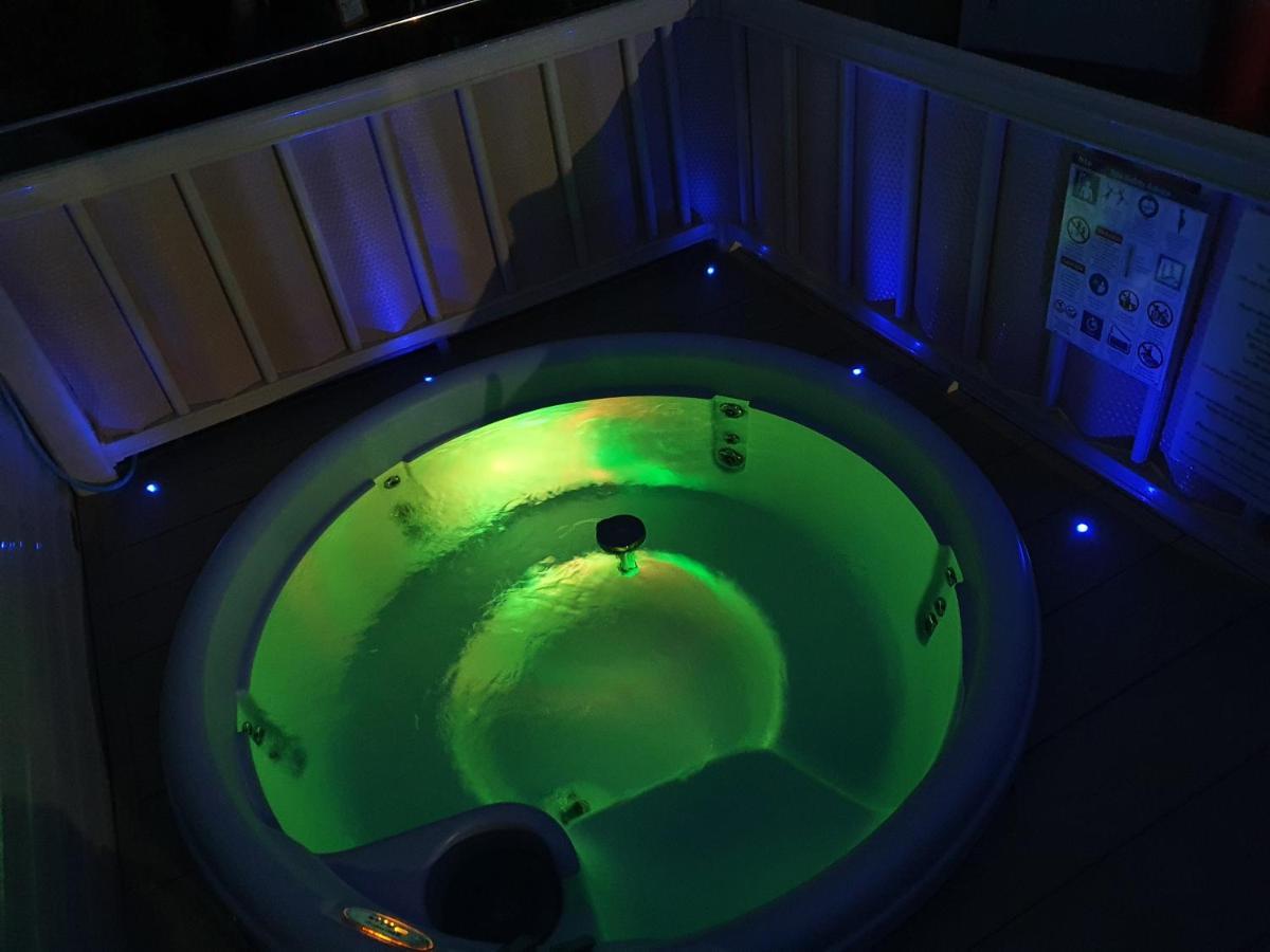 Relaxing Breaks With Hot Tub At Tattershal Lakes 3 Bedroom Tattershall Bagian luar foto