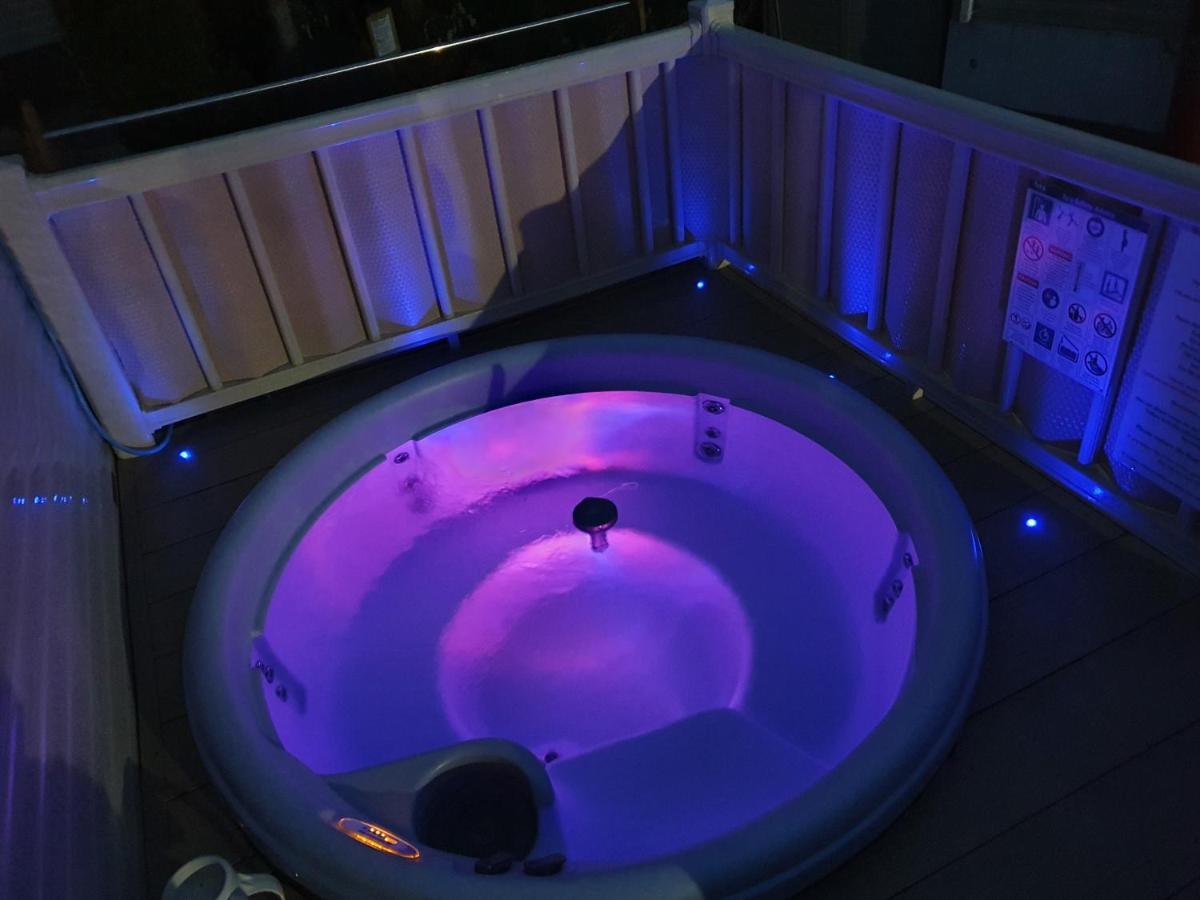 Relaxing Breaks With Hot Tub At Tattershal Lakes 3 Bedroom Tattershall Bagian luar foto