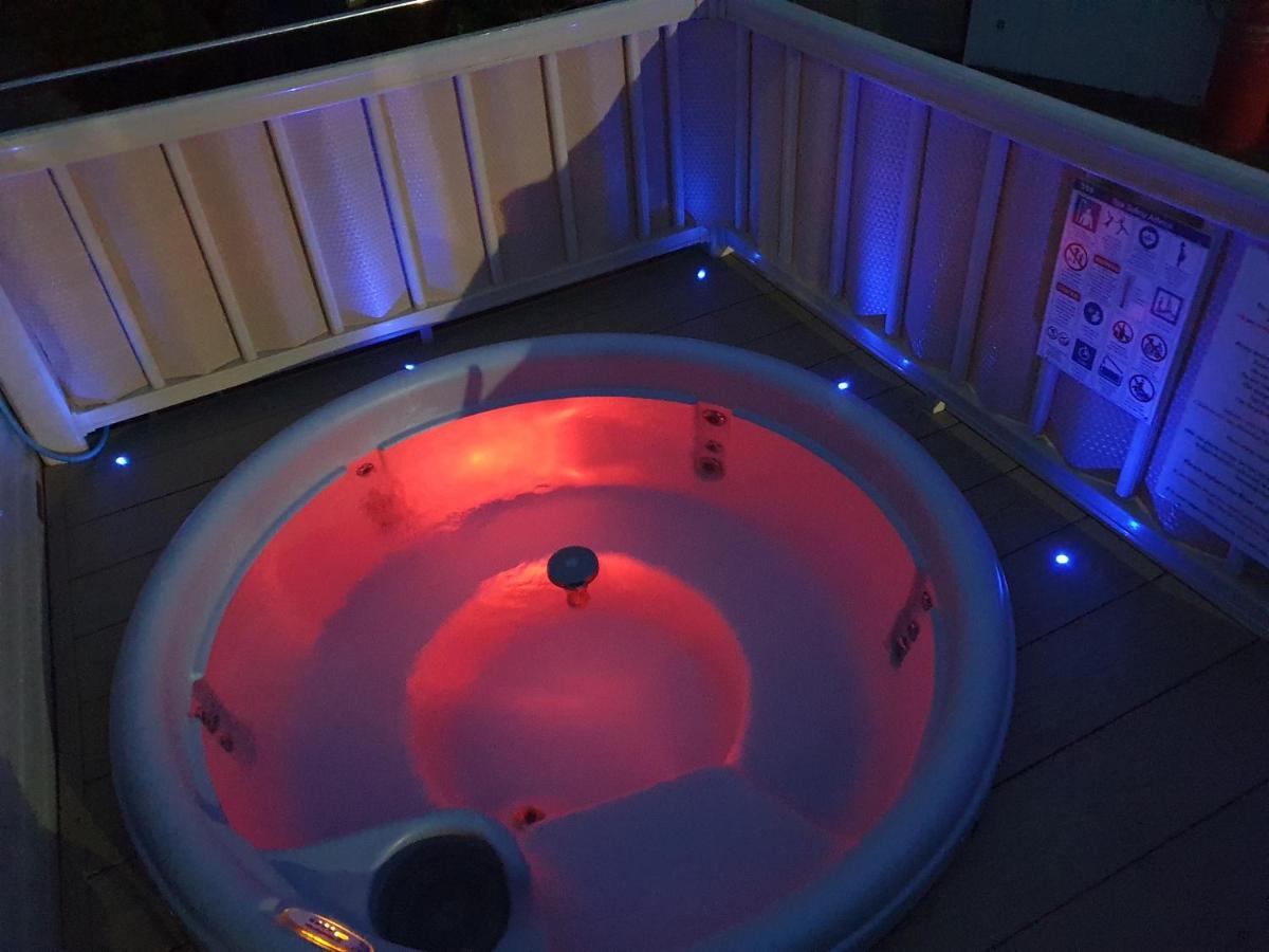 Relaxing Breaks With Hot Tub At Tattershal Lakes 3 Bedroom Tattershall Bagian luar foto