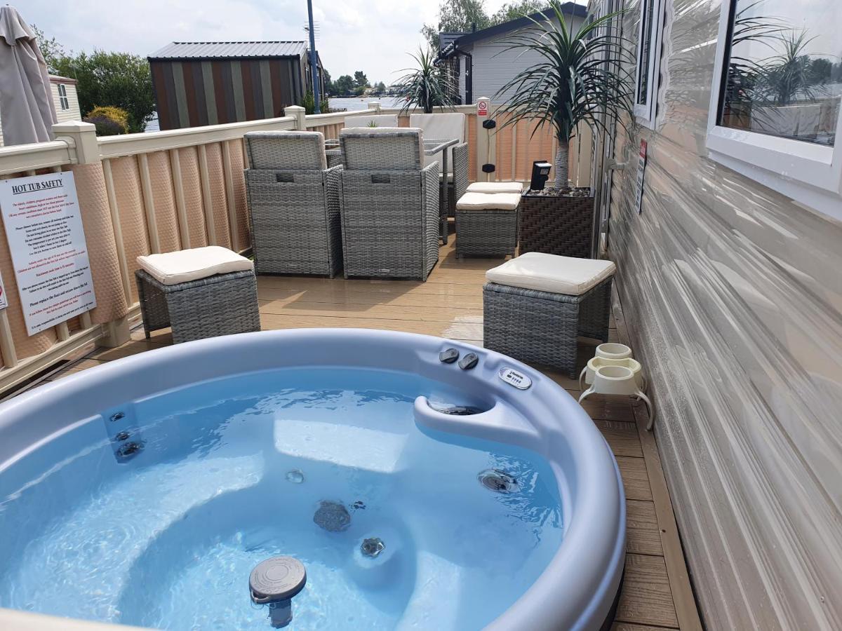 Relaxing Breaks With Hot Tub At Tattershal Lakes 3 Bedroom Tattershall Bagian luar foto