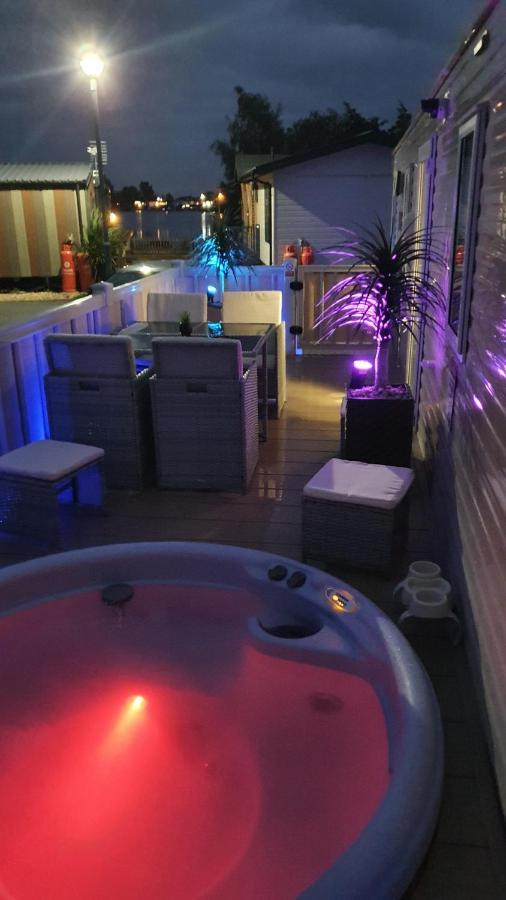 Relaxing Breaks With Hot Tub At Tattershal Lakes 3 Bedroom Tattershall Bagian luar foto